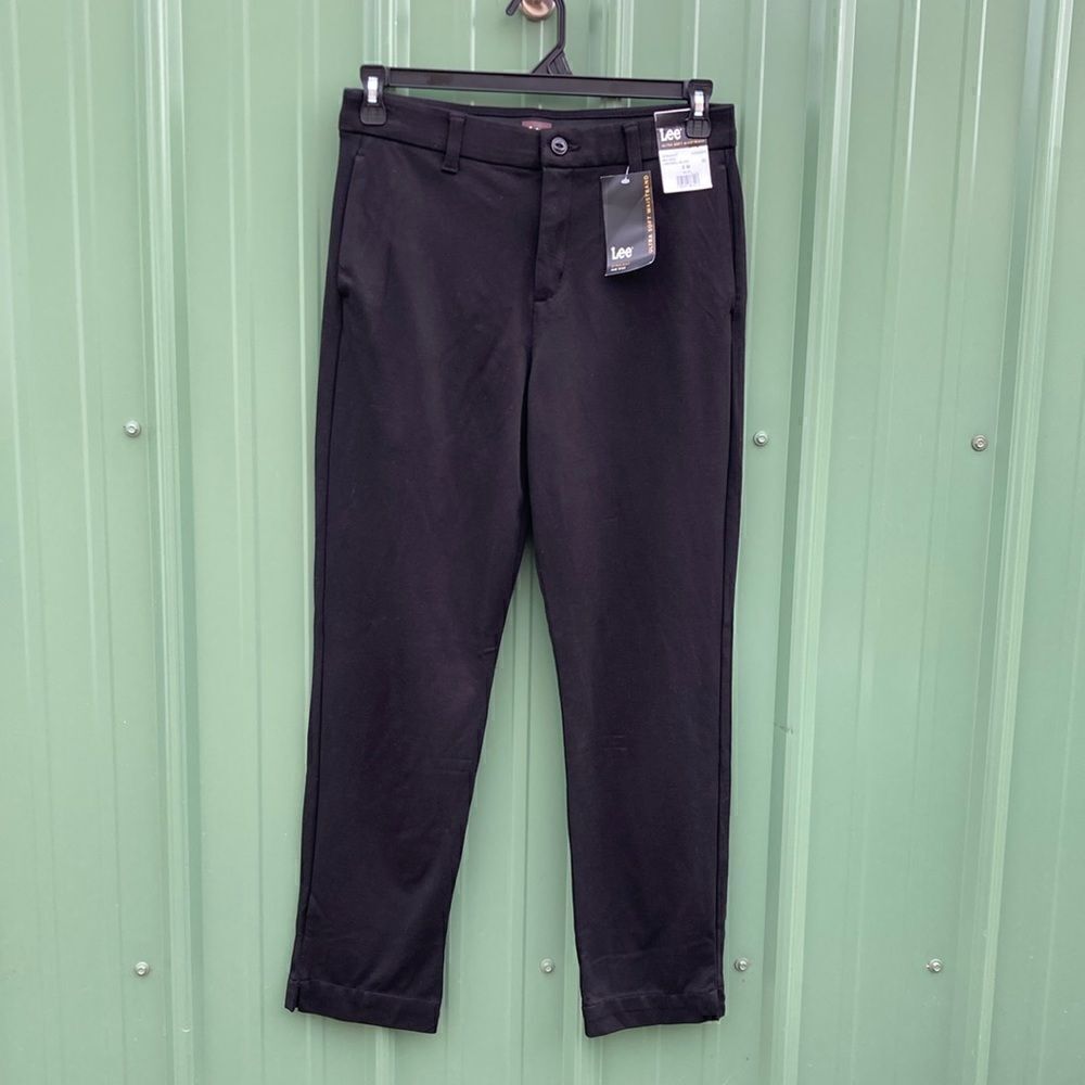 Lee Women's Regular Fit Mid-Rise Comfort Waist Straight Knit Pant Size 8 M